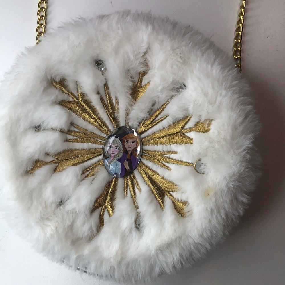 Disney Frozen 2 Anna Elsa faux white fur crossbody silver purse w medallion EUC